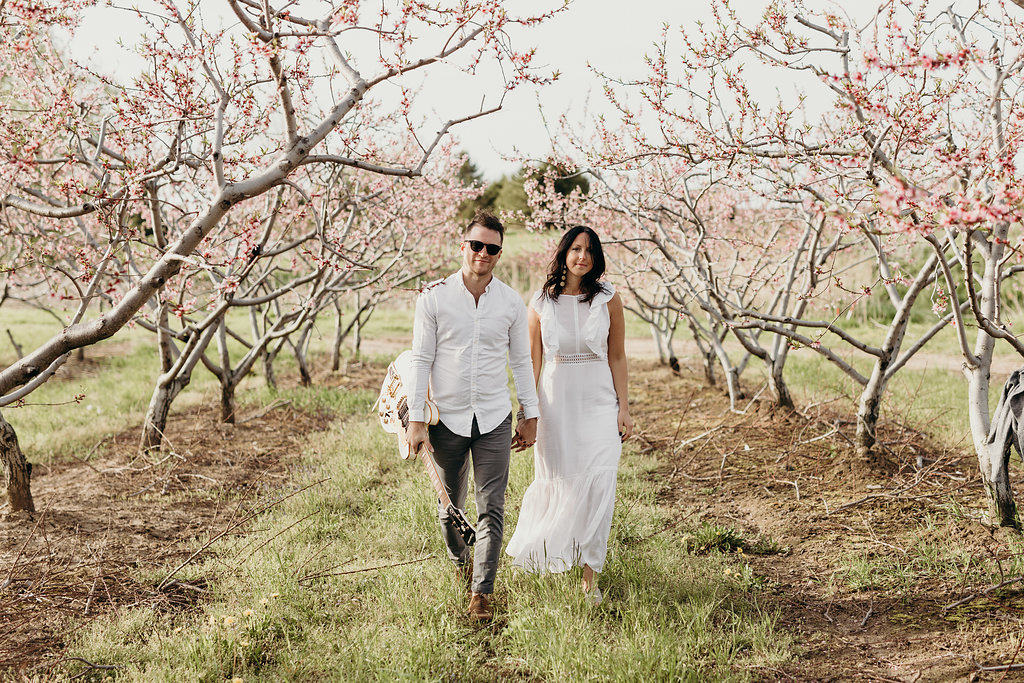 niagara on the lake engagement session cherry blossoms